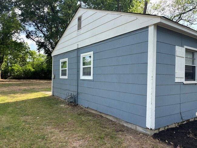 901 Restbrook Ave