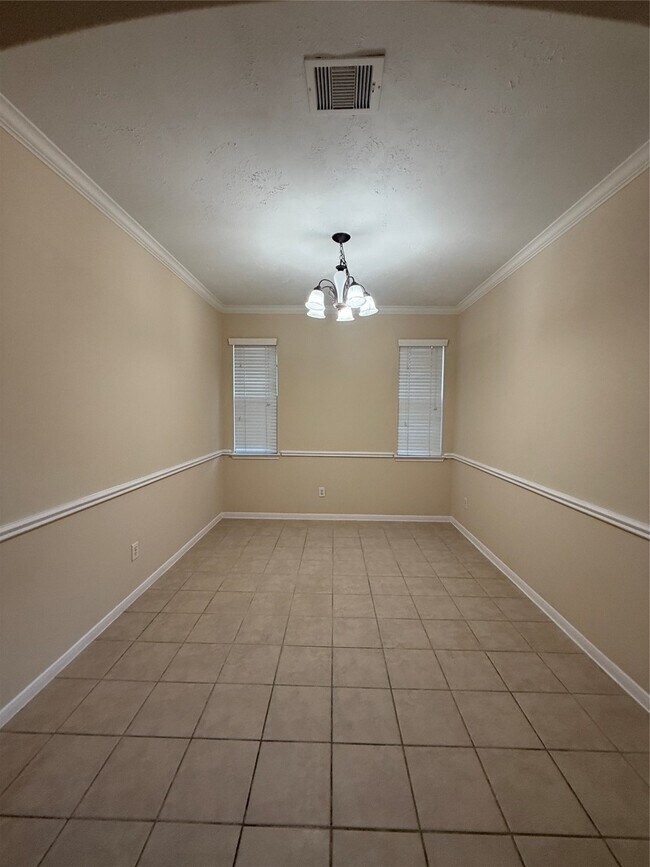 Building Photo - 6346 Wilshire Ridge