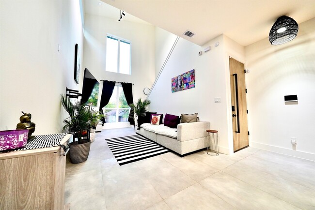 Photo - 2205 Staples St