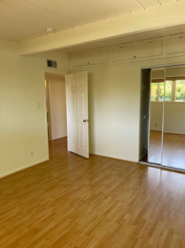Photo - Wonderful airy and lightfilled Eichler, walk to schools