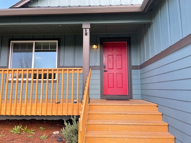 Photo - CHARMING Ranch-Style Home in Ridgefield, WA! 3 Bedrooms & 2 Baths! Walk-In Closet! Spacious Floor...