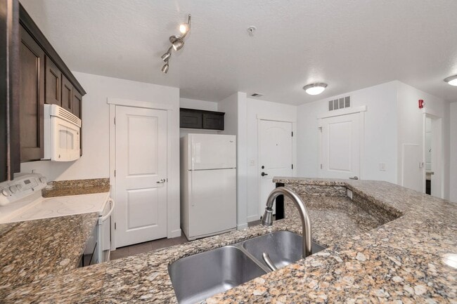 Photo - Stunning Down Town Condo in Secure Building Unidad 304