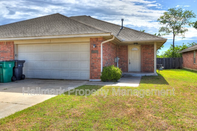 Building Photo - 1726 W Palm Pl