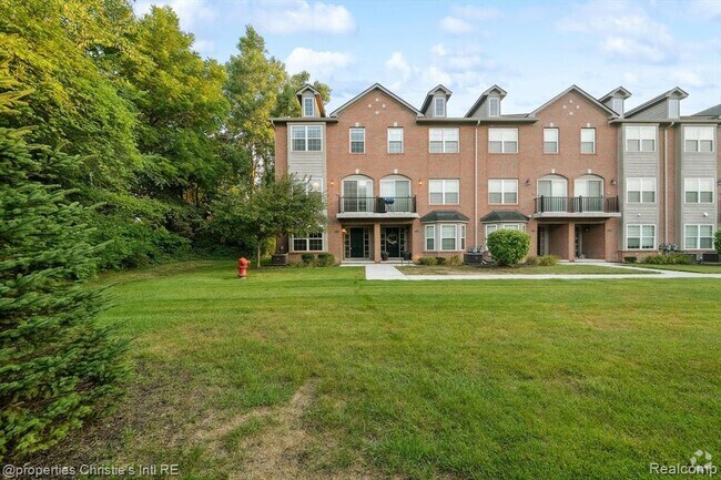 Building Photo - 22051 Parkview Dr Rental