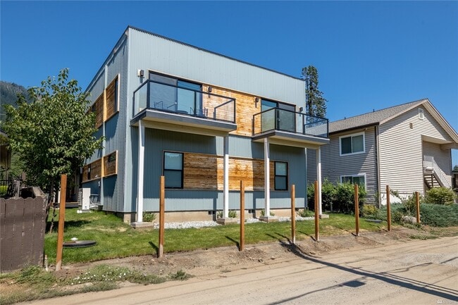 Photo - 113 W Whitman St