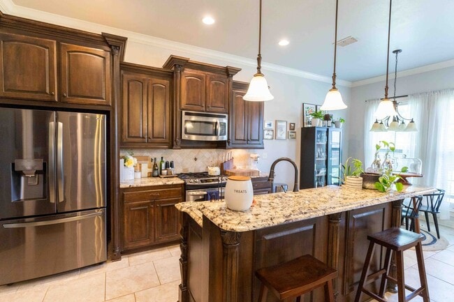 Building Photo - Beautiful 3 bedroom/2 Bathroom Home in Dog...