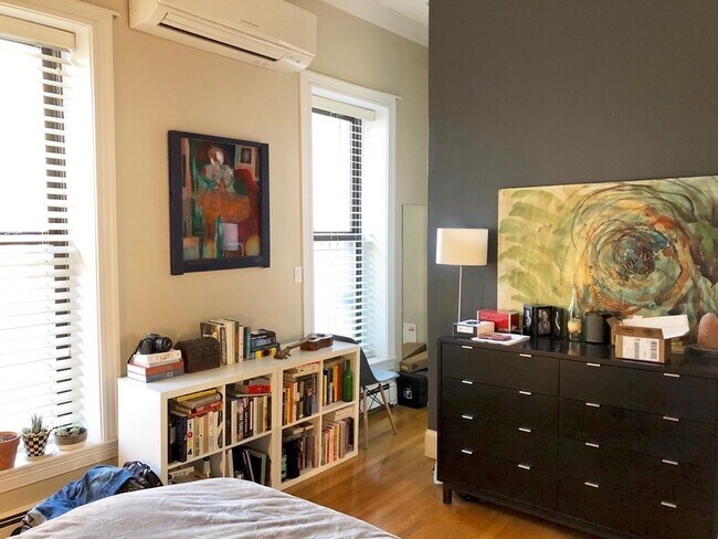 Photo - 220 W Springfield St