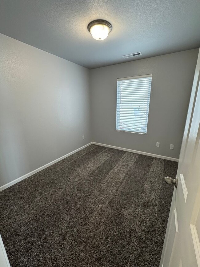 Photo - 719 Hillcrest Dr SE