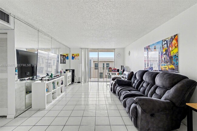 Photo - 4675 W 18th Ct Unit 701