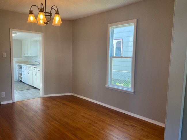Photo - 215 7th Ave NE