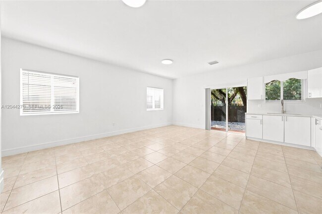 Photo - 145 NE 60th St