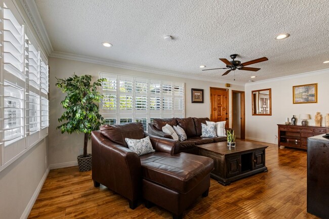 Photo - 513 E Hillsdale St