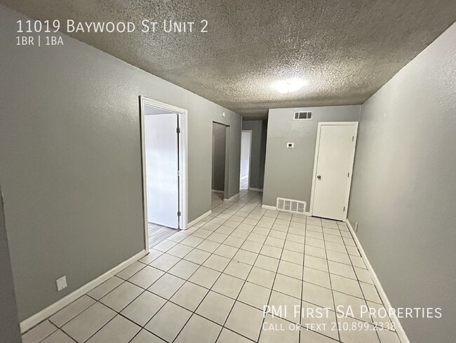 Fouplex unit ready to move in in Castle Hill! - Fouplex unit ready to move in in Castle Hill! Apartment Unit 2