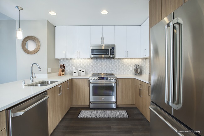 Signature Collection Kitchen with Quartz Stone Countertops