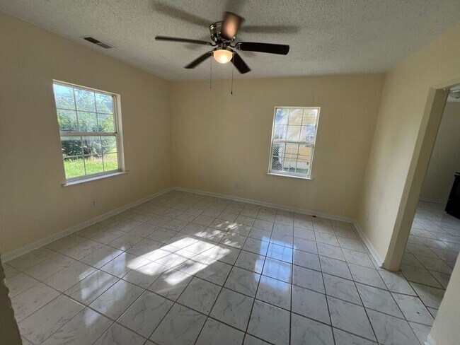 Photo - 530 Selma Rd