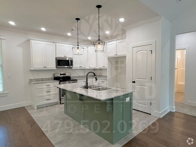Building Photo - Bella Vista Single-Family Home- 2 Bed/ 2 B...
