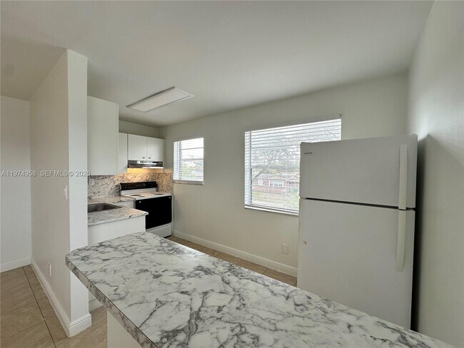 Photo - 5621 SW 36th Ct Unit 201