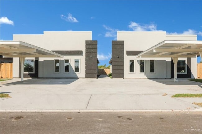 Building Photo - 14 E 13th St Unit 3