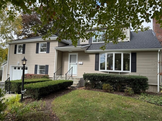 Building Photo - 7 Conrad St