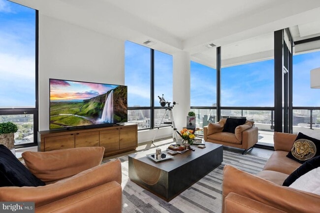 Building Photo - 1650 Silver Hill Dr Unit 2201