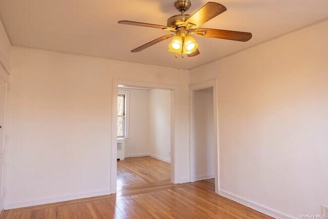 Photo - 39-40-40 46th St