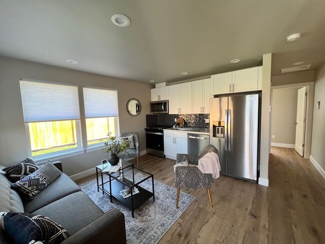 Photo - Private One Bedroom Unattached ADU with Fu...