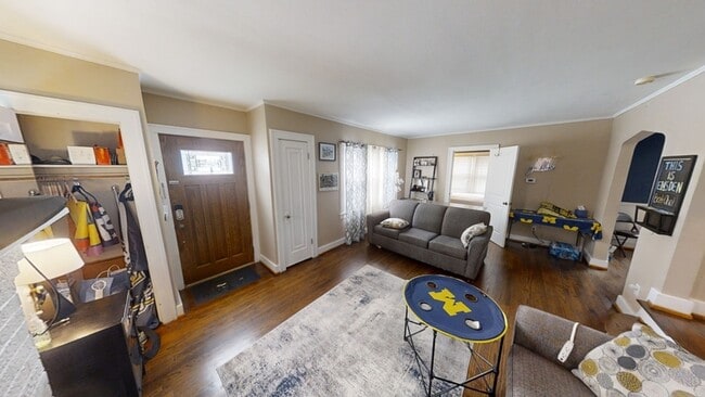 811 Rose Ave