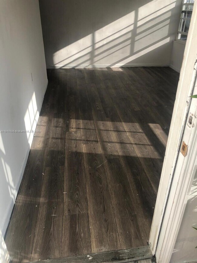 Photo - 215 SW 11th St Unidad A