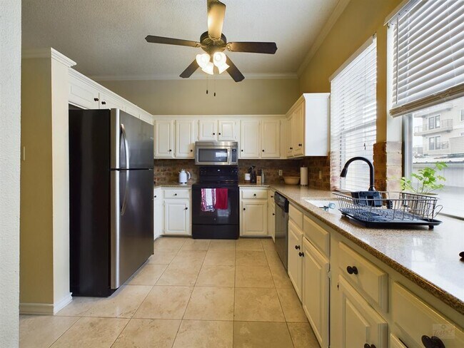 Photo - 914 W 26th St Unit 303