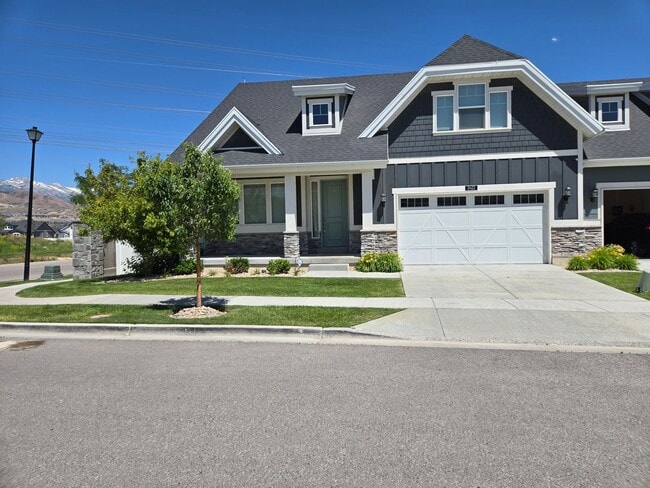 Building Photo - 2422 N Penstemon Wy