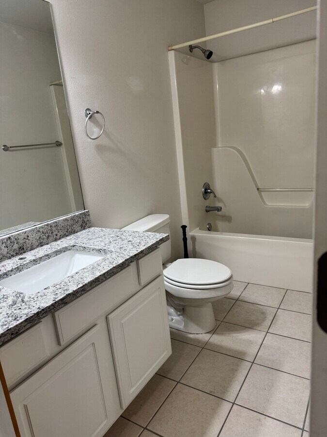 Photo - 1507 NW Bell Royal Ct