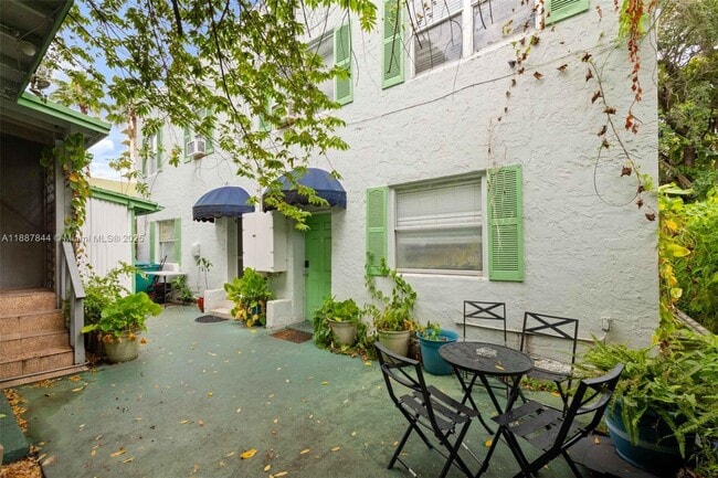 Building Photo - 769 NW 10th St Unit 2