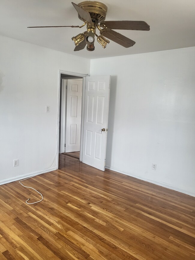 King Bedroom - 10554 Flatlands 6th St House