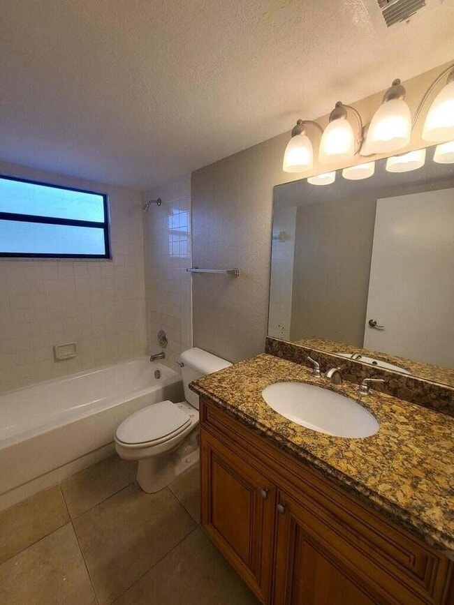 Photo - 1517 Lake Crystal Dr Unit E