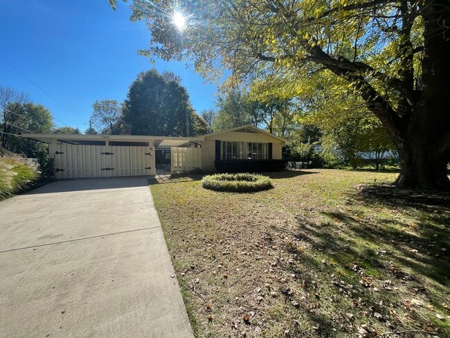 Photo - Beautiful 3 bedroom 2 bath home located in Southern Hills Subdivision