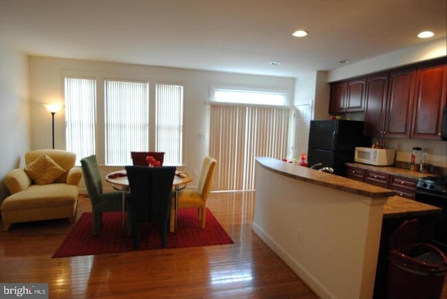 Photo - 724 Vestal St