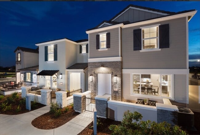 Building Photo - Gorgeous  3bed/2.5 bath Model Home in West Sac