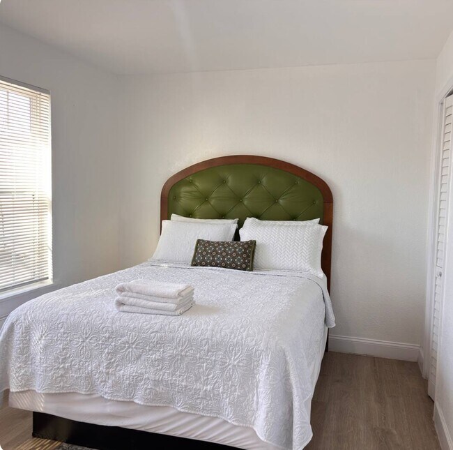 Photo - 6835 Avenue Q