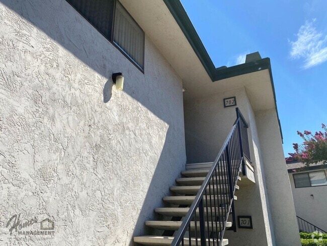 Building Photo - Homes Management - 1bd/1ba Vermont Villas ... Unit 0702