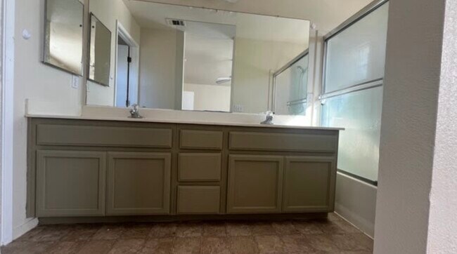 Photo - 1465 Venice Cir