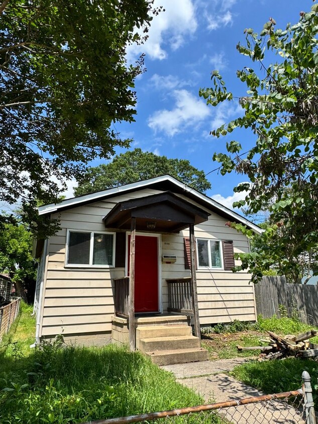 Cozy 3 bed 1.5 bath with Backyard - Cozy 3 bed 1.5 bath with Backyard