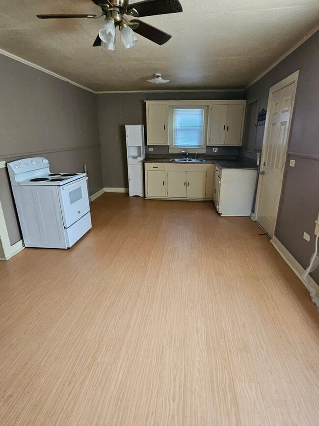 Photo - 124 Michael St