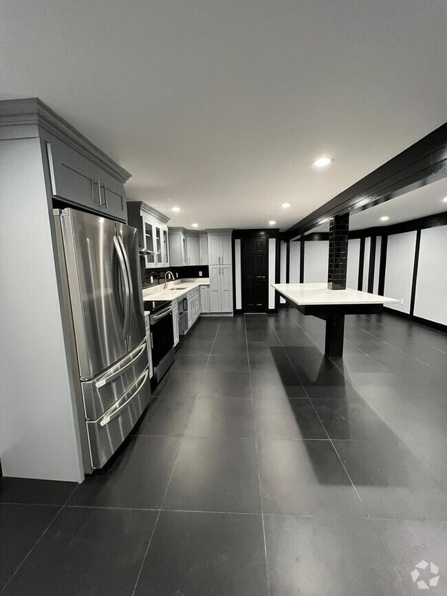 Building Photo - 142 Greenwood St Unit BA Rental