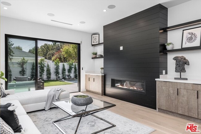 Photo - 14602 Morrison St