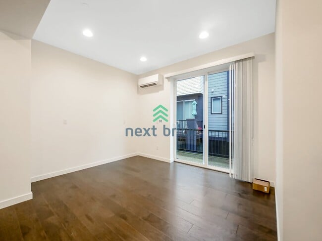 Photo - 3 Bed and 3.5 Bath Beautiful Modern Townhome is Available for Rent!