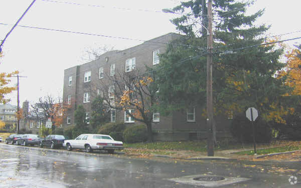 Montrose Apartments - Montrose Apartments