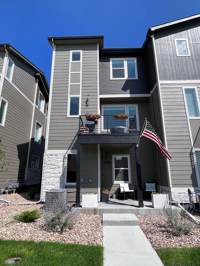 Charming 2-Bedroom Townhome with Office, 2... - Charming 2-Bedroom Townhome with Office, 2...