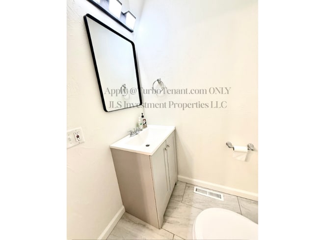 Photo - 341 N 6th Ave