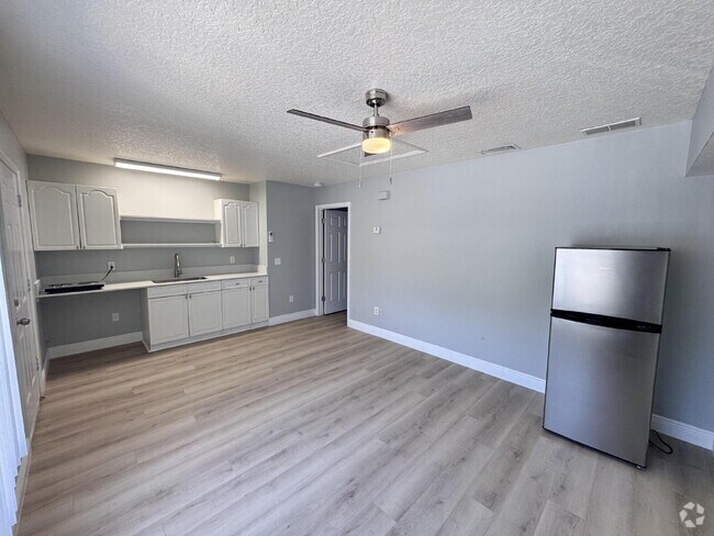 Building Photo - For Rent – Cozy 1 Bed / 1 Bath Unit B Rental