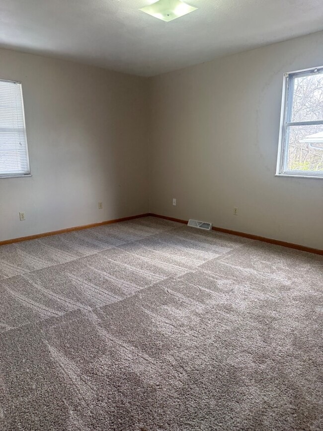 Photo - 450 Hutton Ln